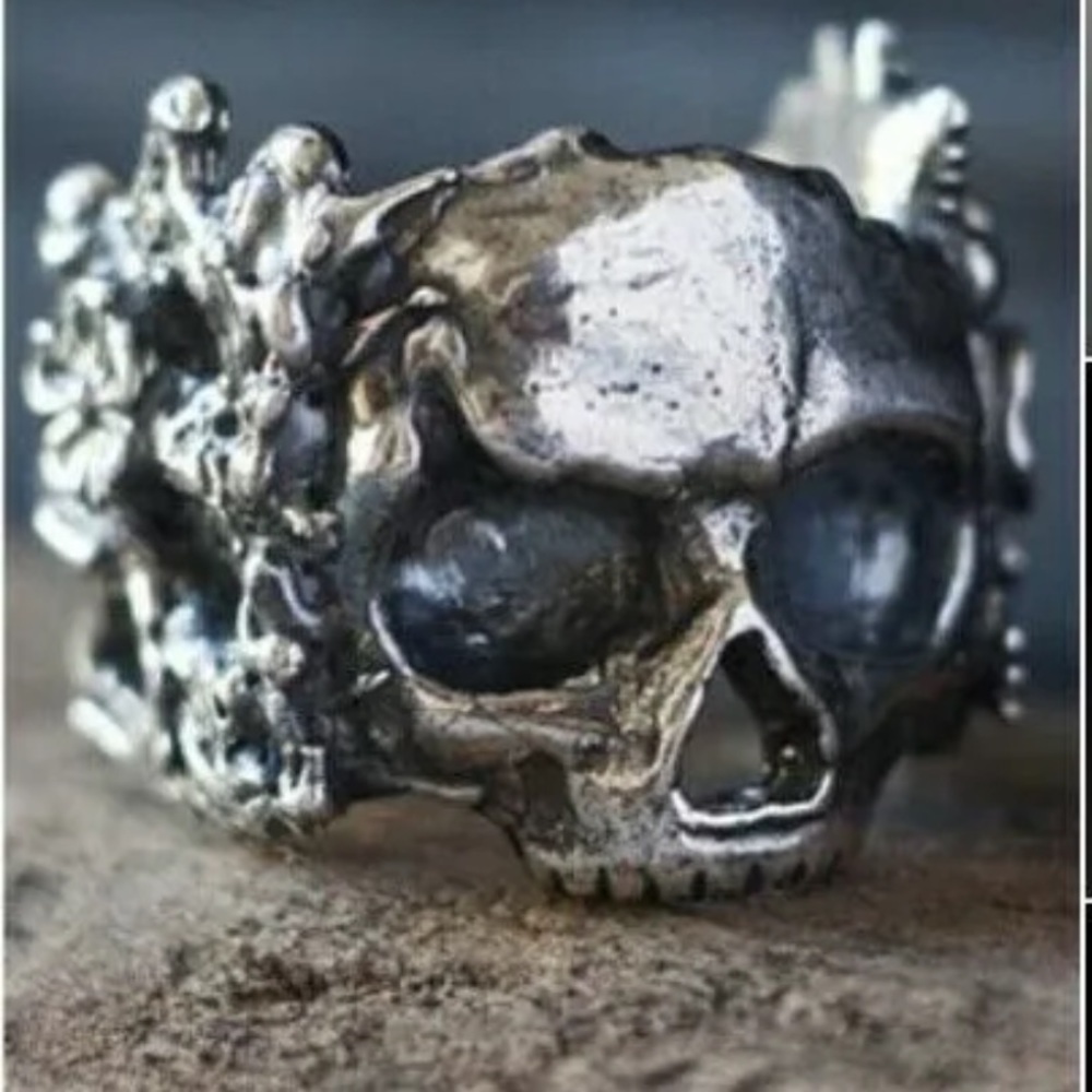 Mens Heavy Stainless Steel Flower and Skull Ring Size 8